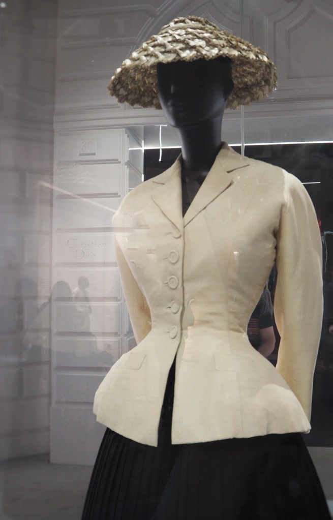 A Tour of Christian Dior: Designer of Dreams – Dr Lizzie Rogers